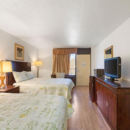 Williamsburg Suites Екстериор снимка