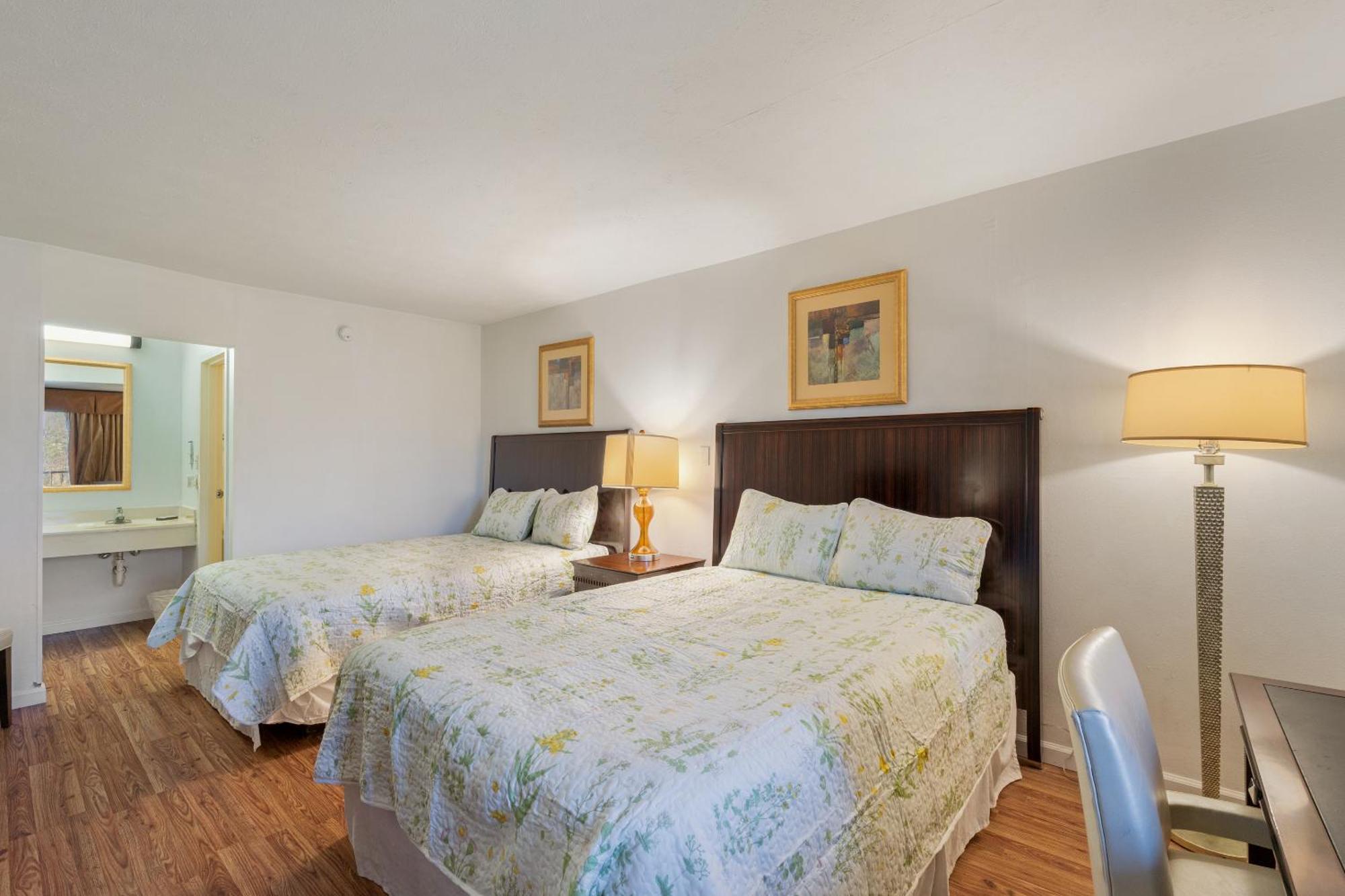 Williamsburg Suites Екстериор снимка