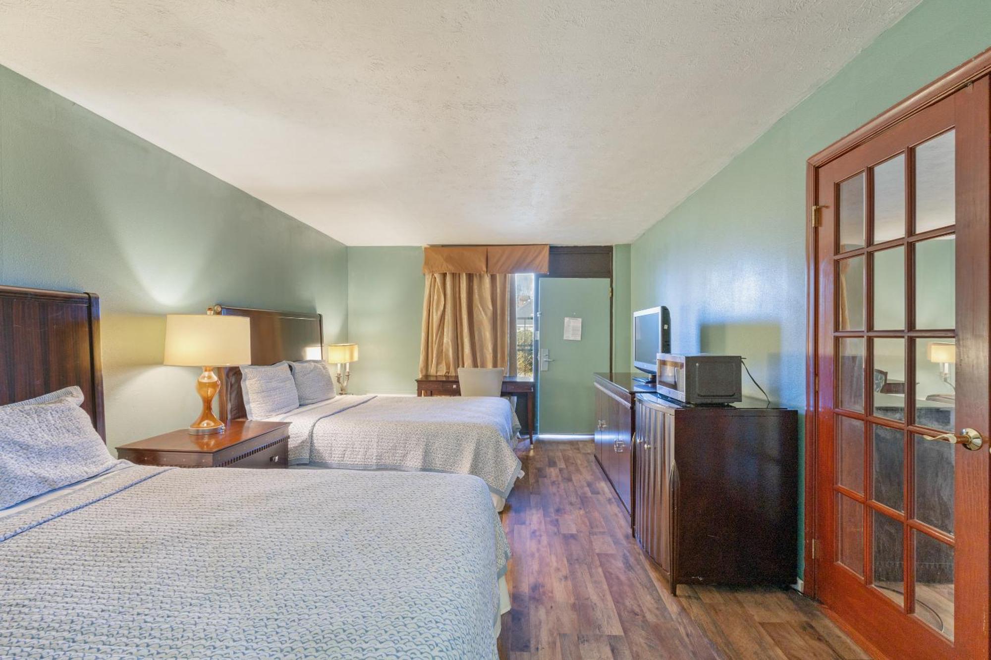 Williamsburg Suites Екстериор снимка