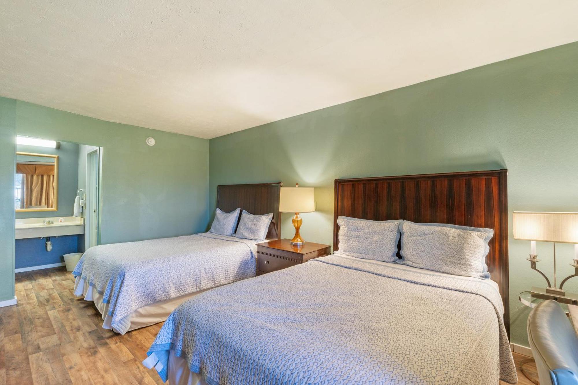 Williamsburg Suites Екстериор снимка