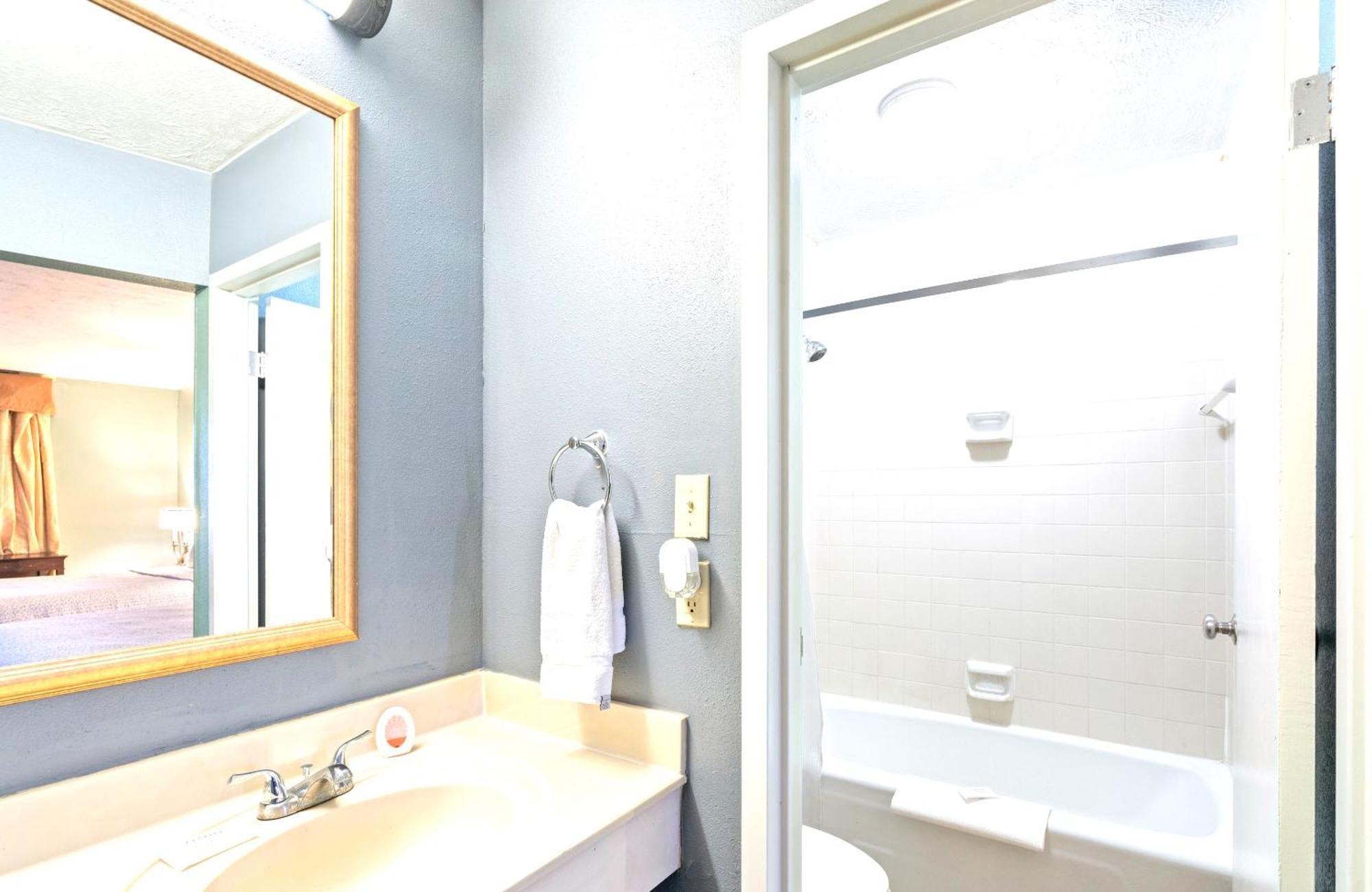 Williamsburg Suites Екстериор снимка